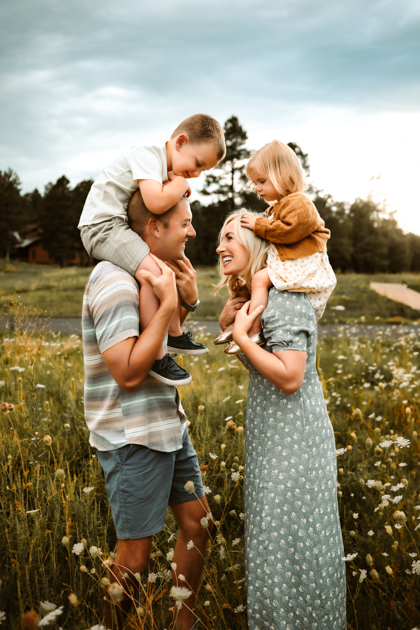 Flagstaff, Arizona extended family photography session at Forest Highlands.