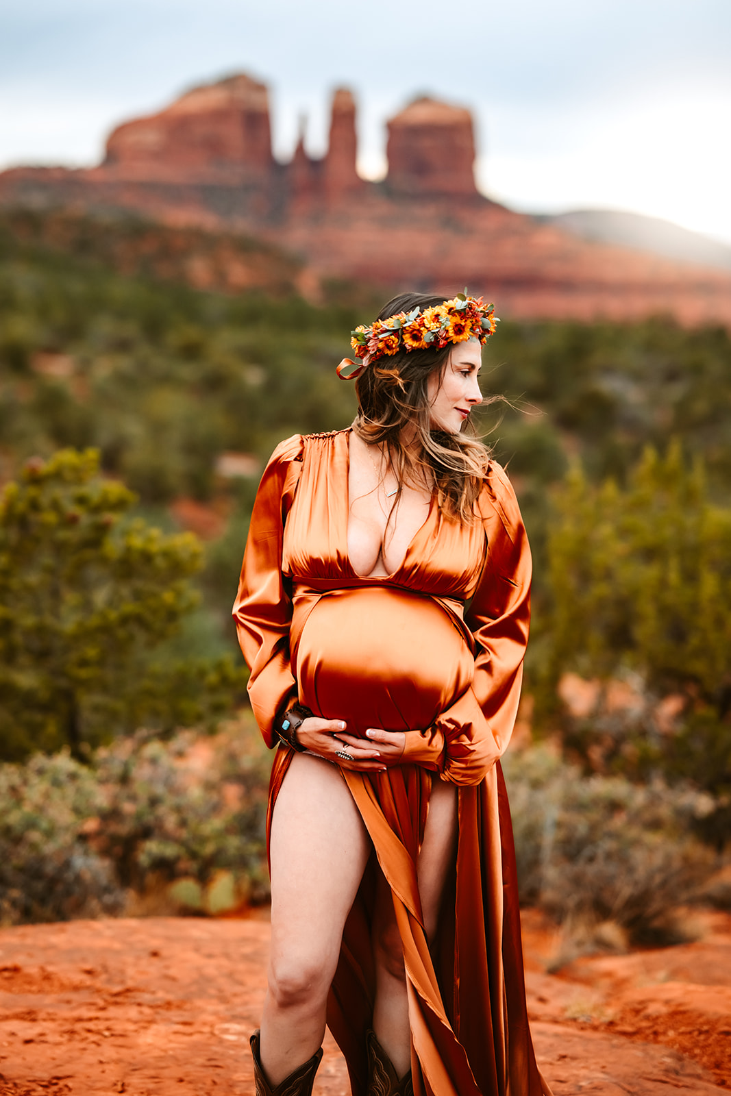 Bell Rock Sedona maternity session of a couple by Annie Bee Photography