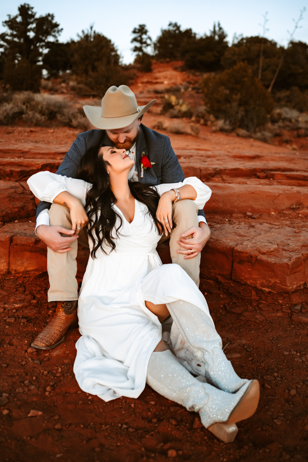 Sedona elopements couple kissing at secret slick rock