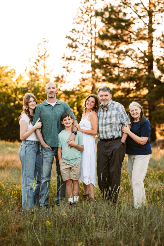 Family with grandparents in the forest in flagstaff by annie bee photography.