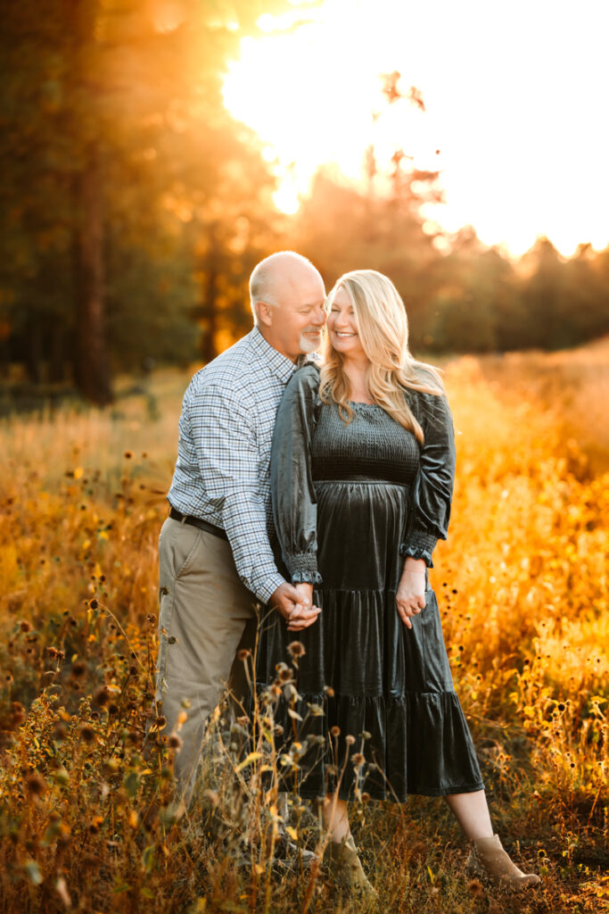 Mom and dad kissing in a field in flagstaff by annie bee photography.